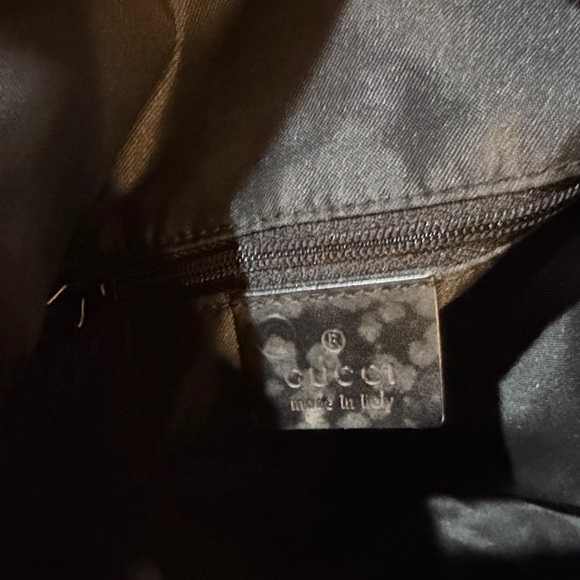 Authentic Gucci Shoulder Black Women's Bag With One Small Spot On Back - Picture 8 of 15
